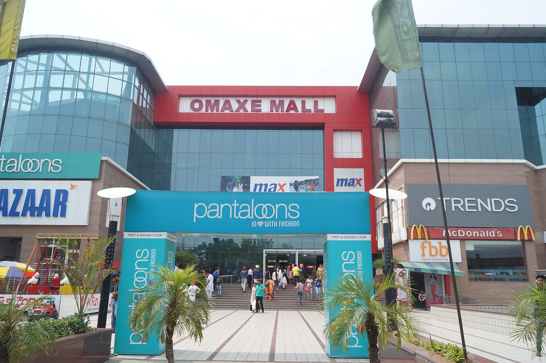 Omaxe Mall, Patiala, with Pantaloons, Trends and McDonald's at the entrance
